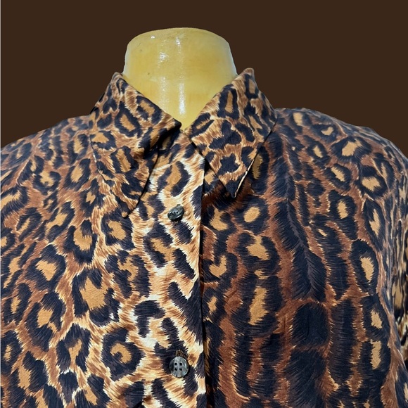 🐆Vintage Leopard Silk Top🐆 - Picture 2 of 6